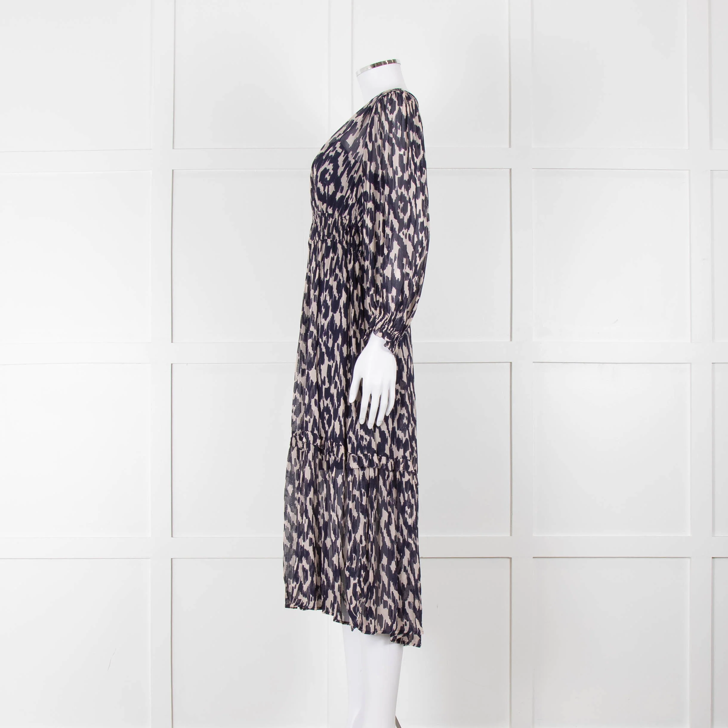 Velvet By Graham & Spencer Navy Cream V-Neck Midi Dress - Image 7