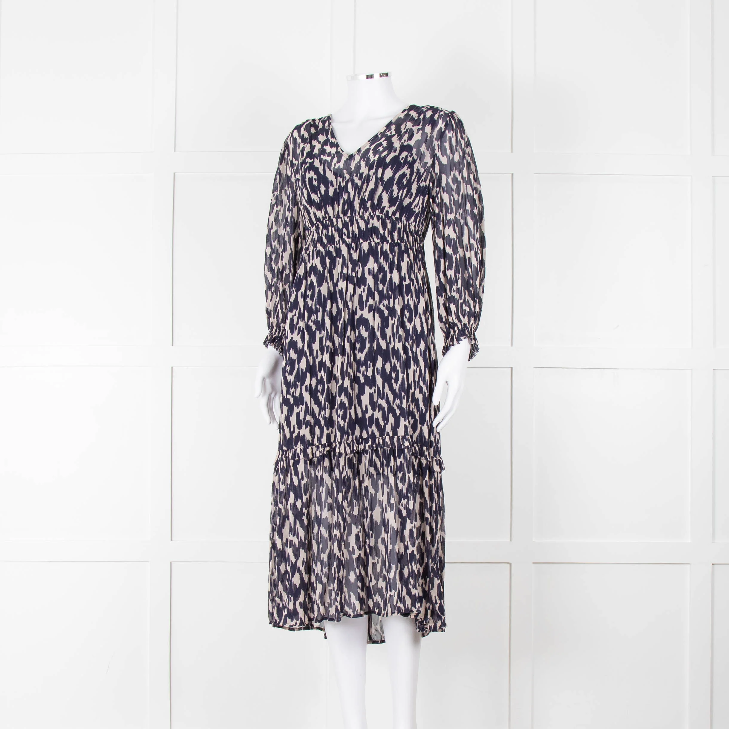 Velvet By Graham & Spencer Navy Cream V-Neck Midi Dress - Image 8