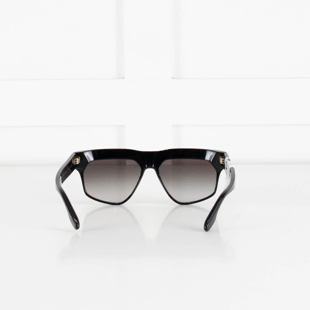 Victoria Beckham Black B Frame Sunglasses with Branded Arm - Image 4