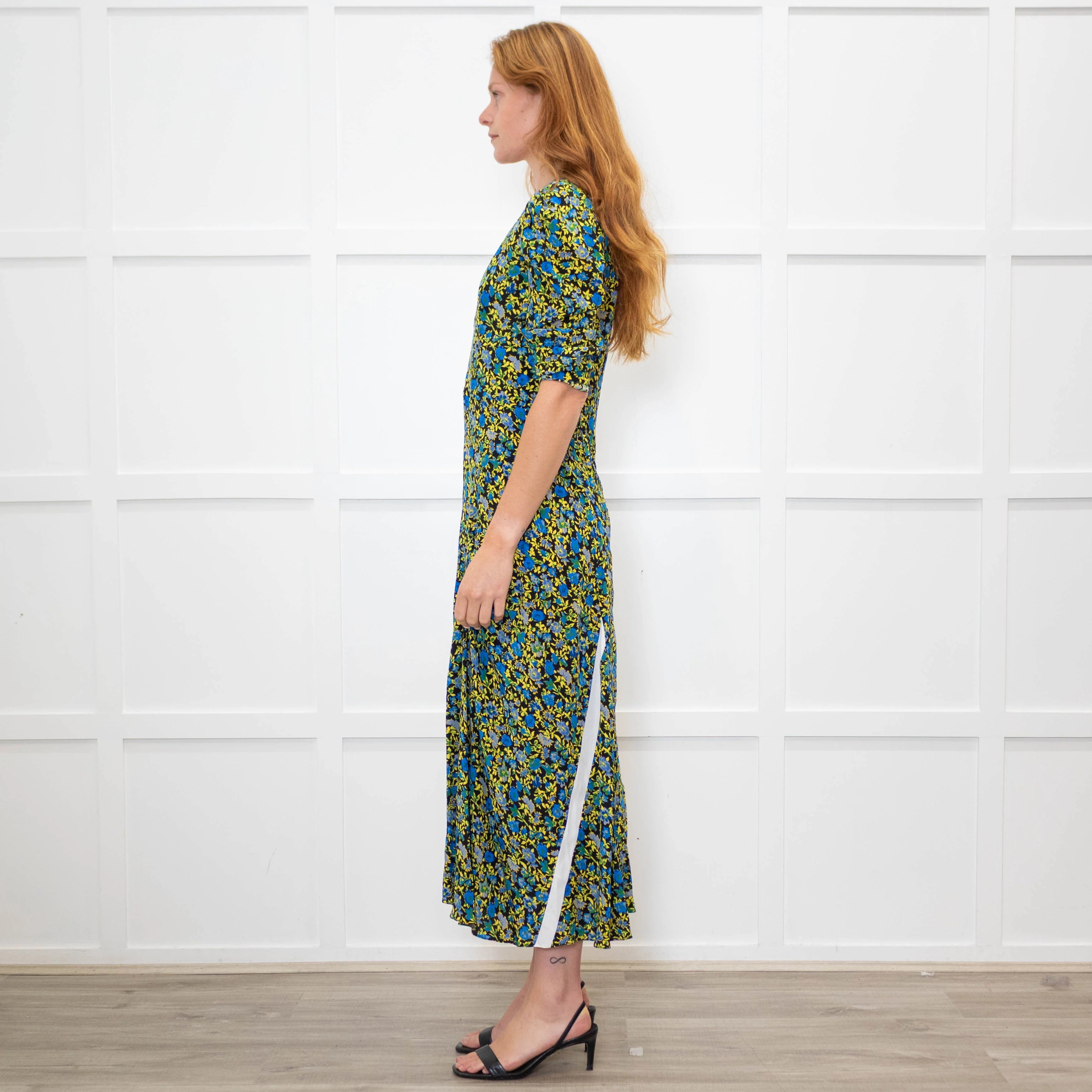 Victoria Beckham Black Blue Yellow Floral Long Sleeve Silk Dress - Image 4