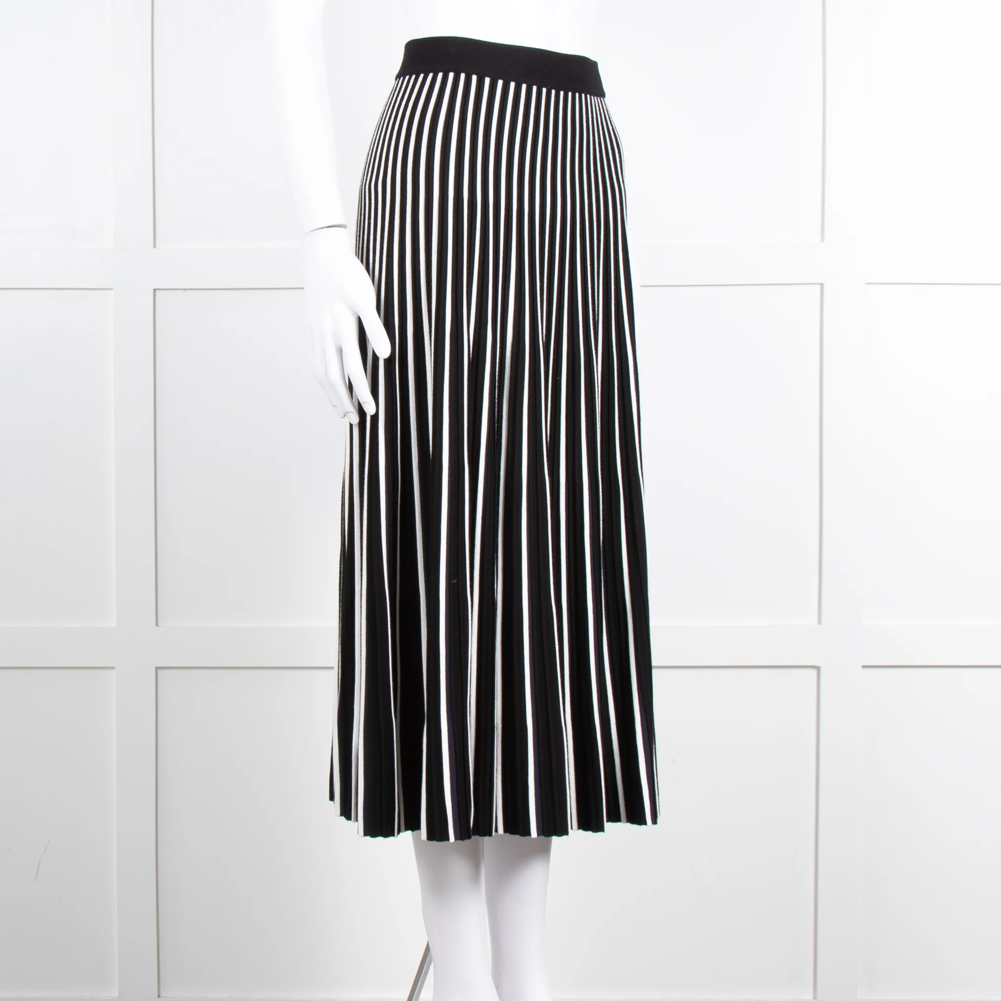 Weekend Max Mara Black and White Pleated Knit Skirt - Image 2