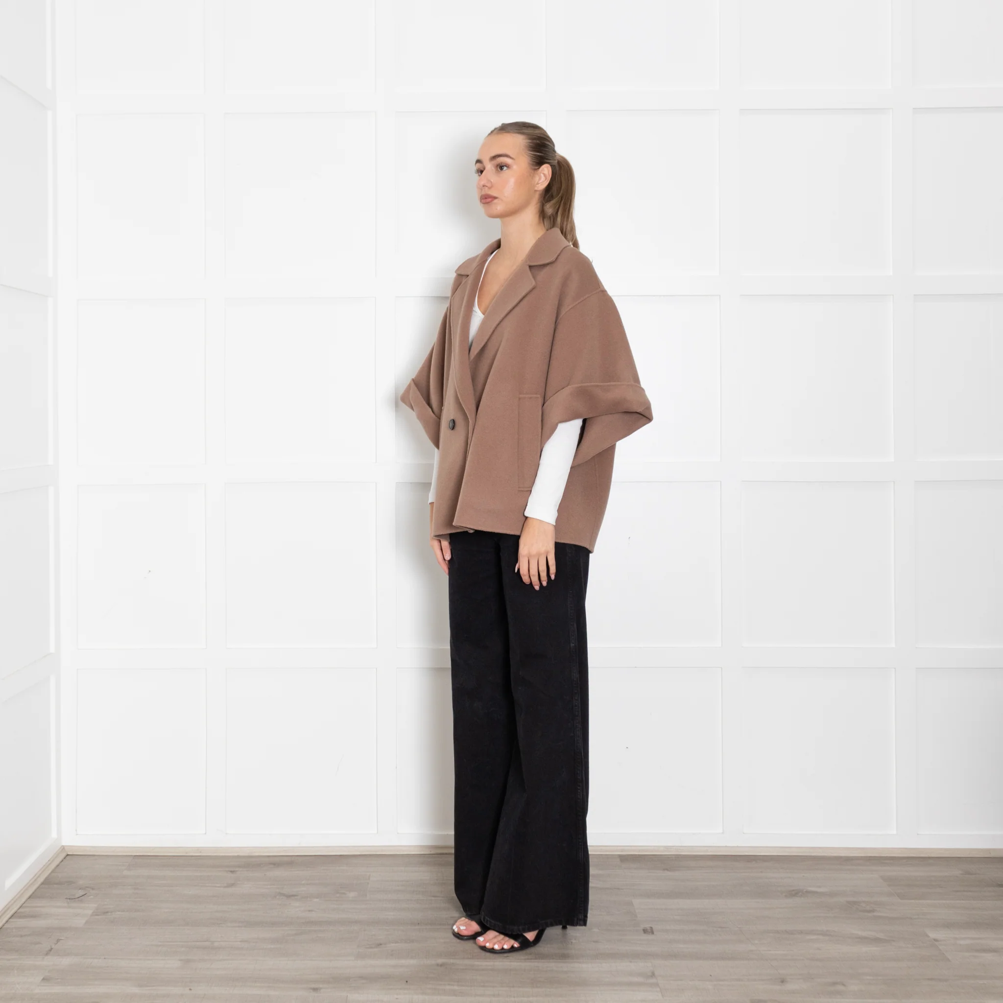 Weekend Max Mara Pera Brown Short Coat with Cropped Sleeves - Image 3