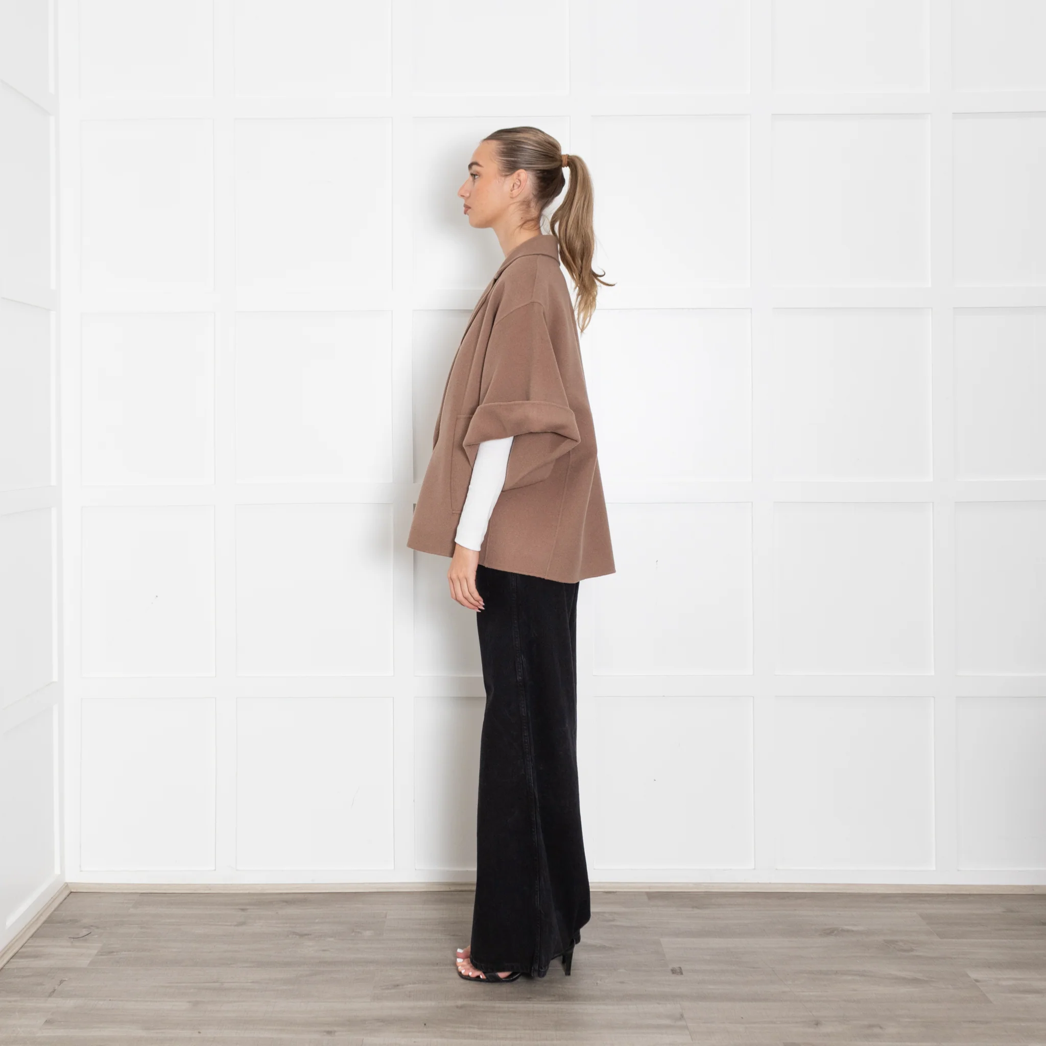 Weekend Max Mara Pera Brown Short Coat with Cropped Sleeves - Image 4