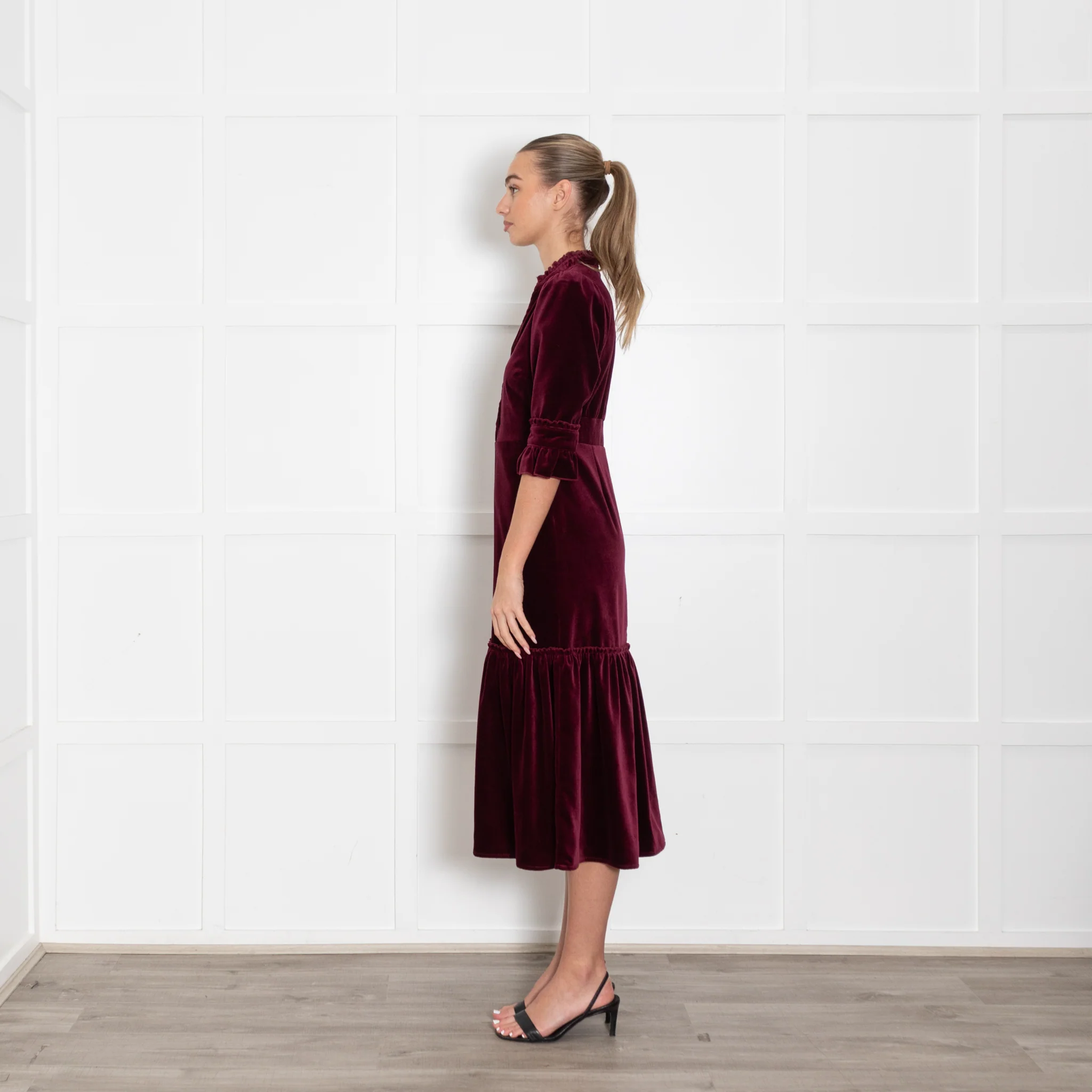 Wyse Dark Burgundy Velvet Dress With Pleat Detail - Image 4