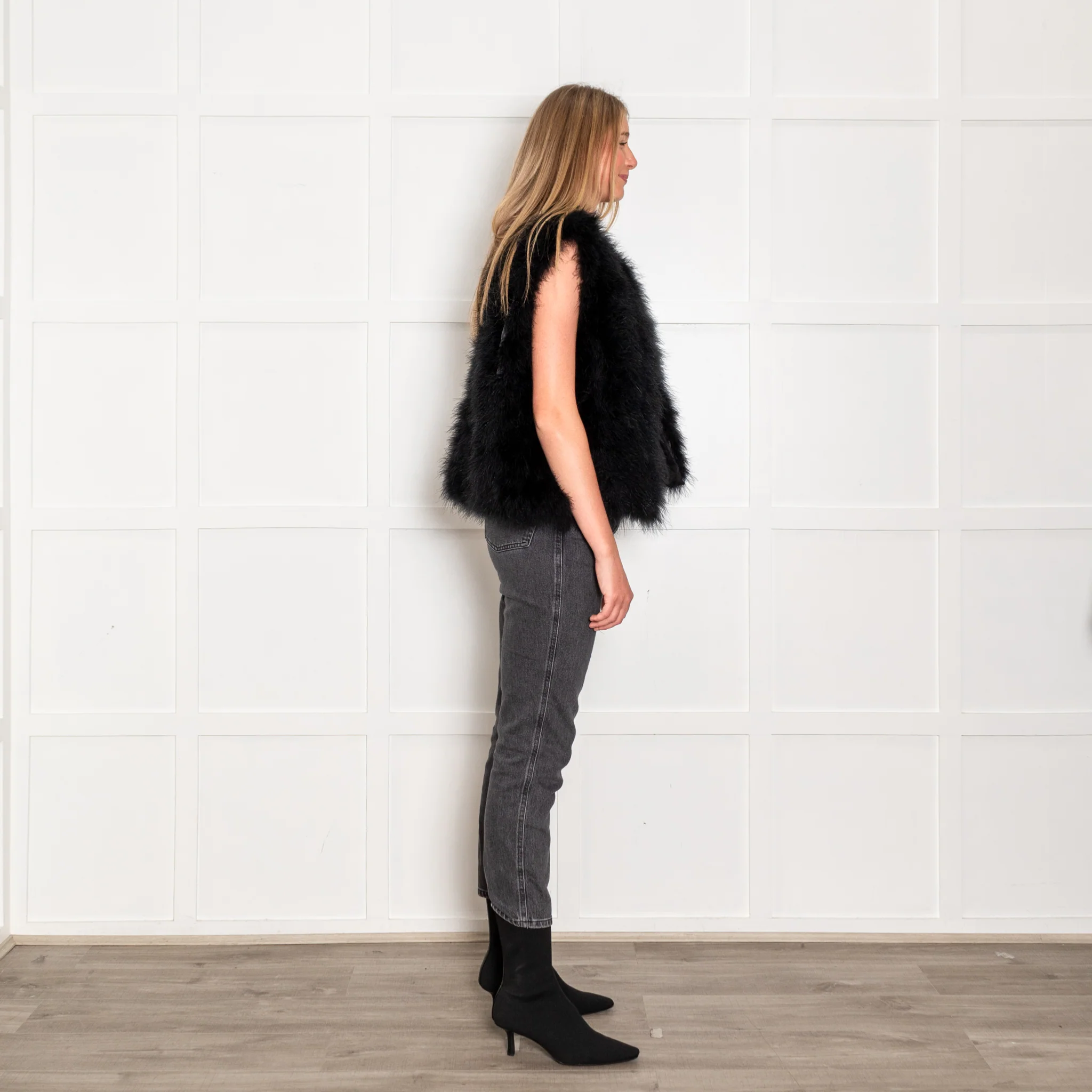 Yves Salomon Black Feather Sleeveless Jacket - Image 6